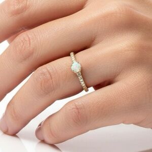 Sterling silver ring with Opal center and side stones size 7